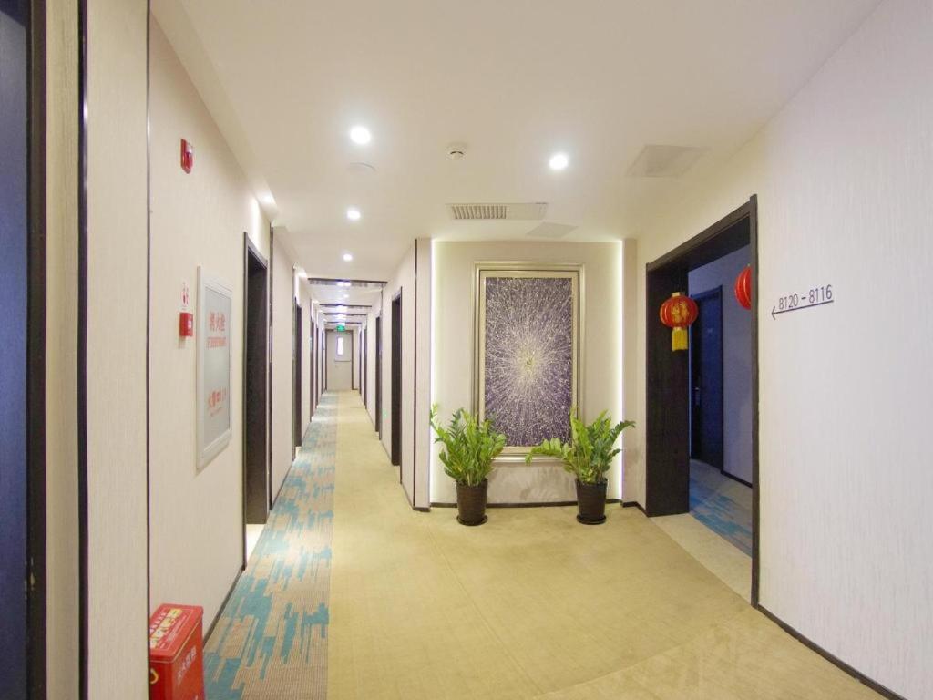 Hanting Premium West Gate Of People's 3*